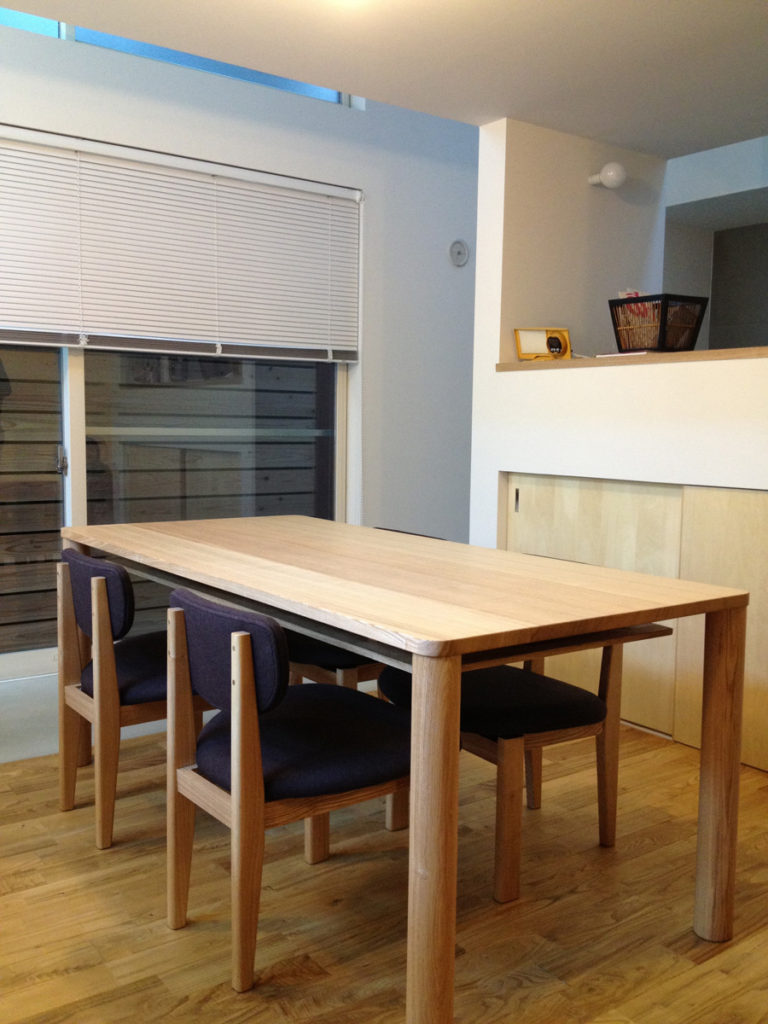 テーブル、椅子