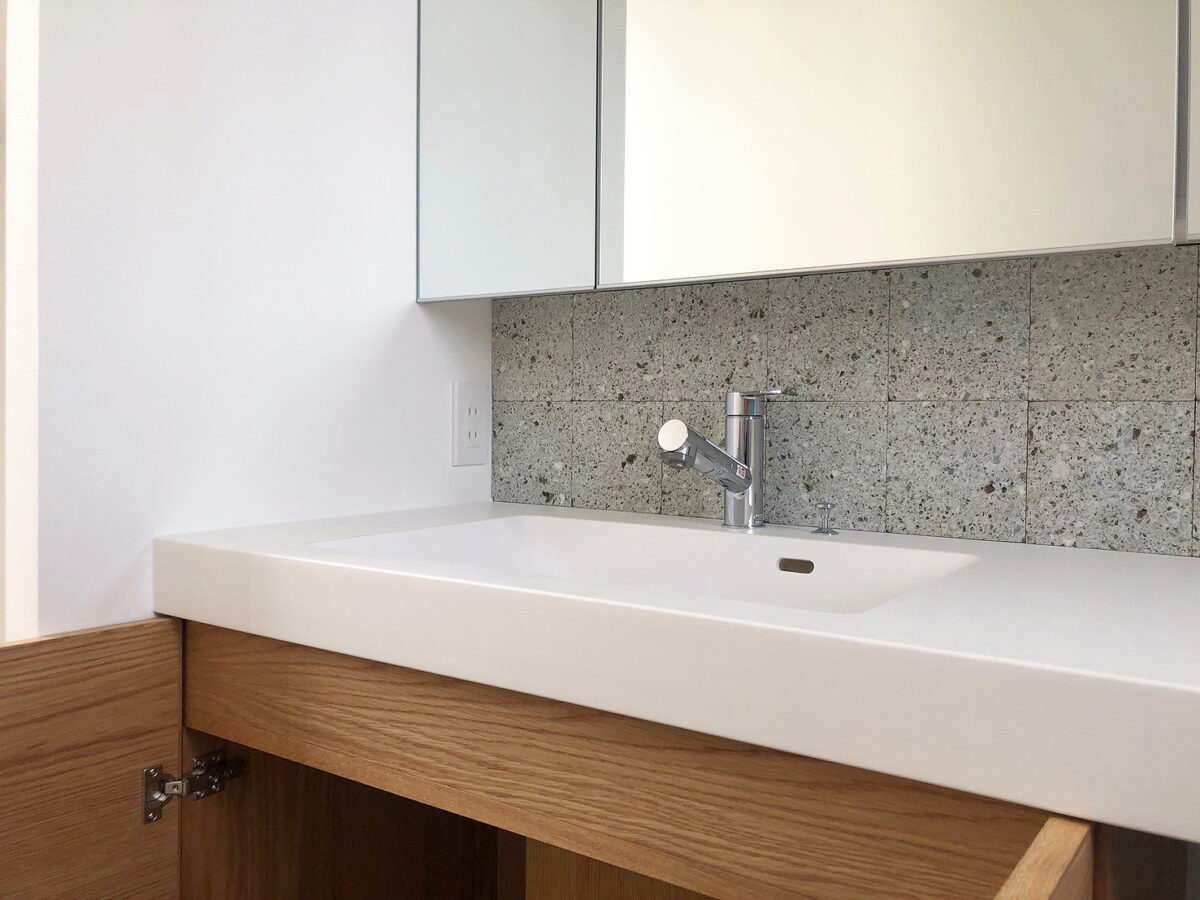 オーダー家具・オークの洗面台収納、飾り棚／関西・大阪