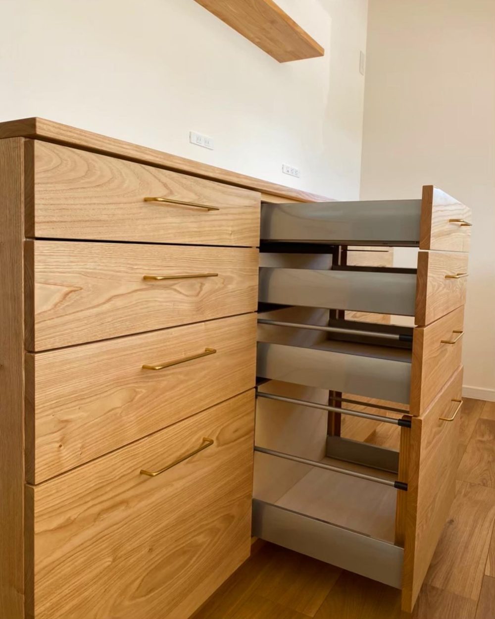 クリのカップボード