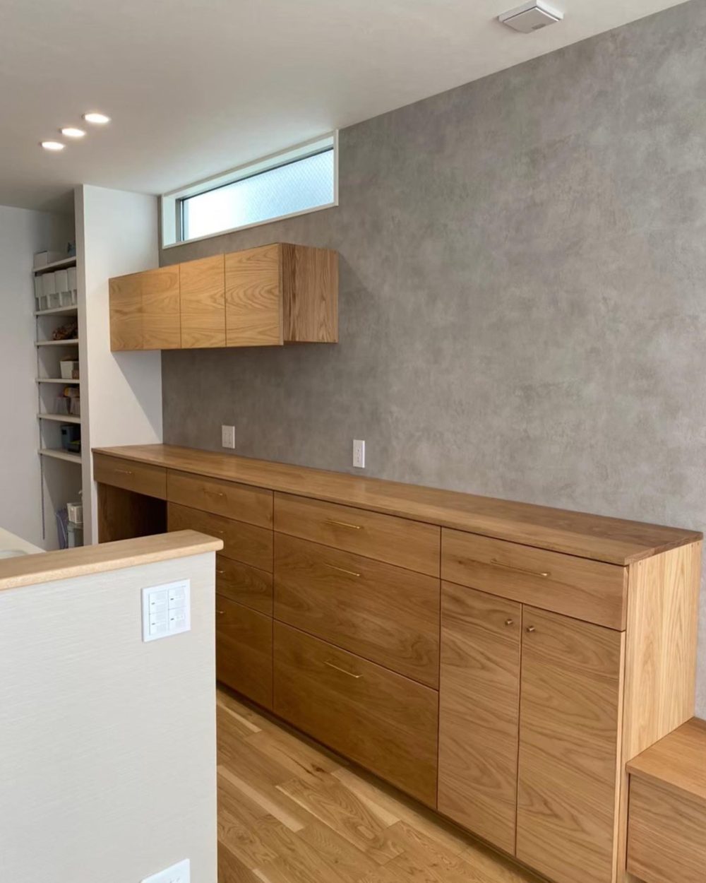 オーダー家具・オークカップボードとTVボード