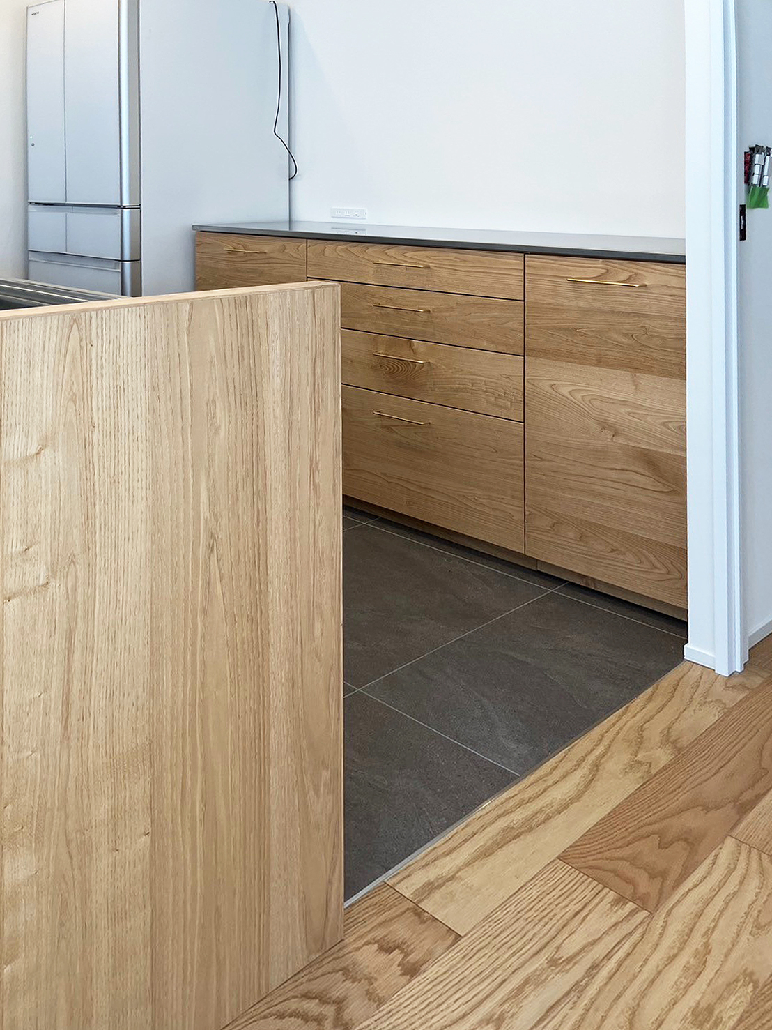 オーダー家具・クリのキッチンカウンター腰壁パネル／関西・大阪