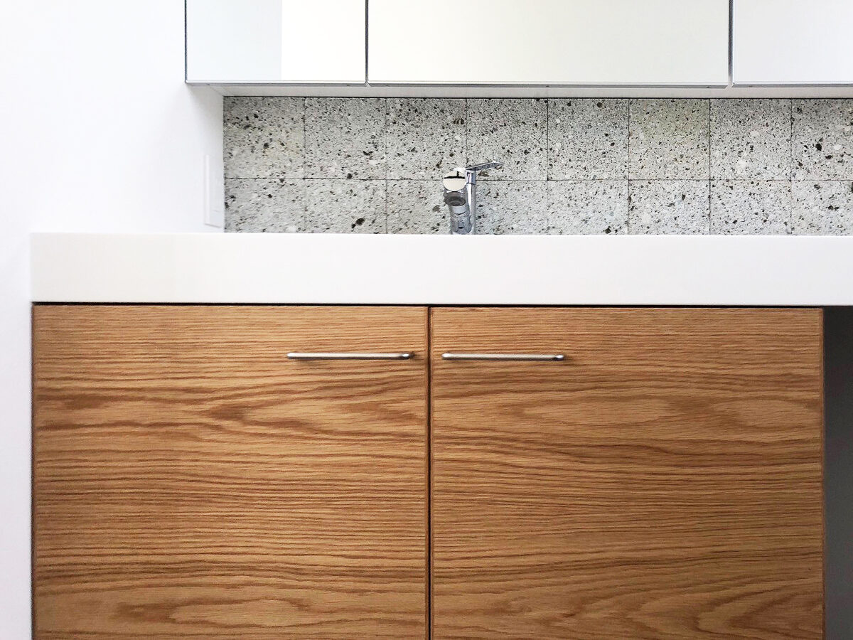 オーダー家具・オークの洗面台収納、飾り棚／関西・大阪