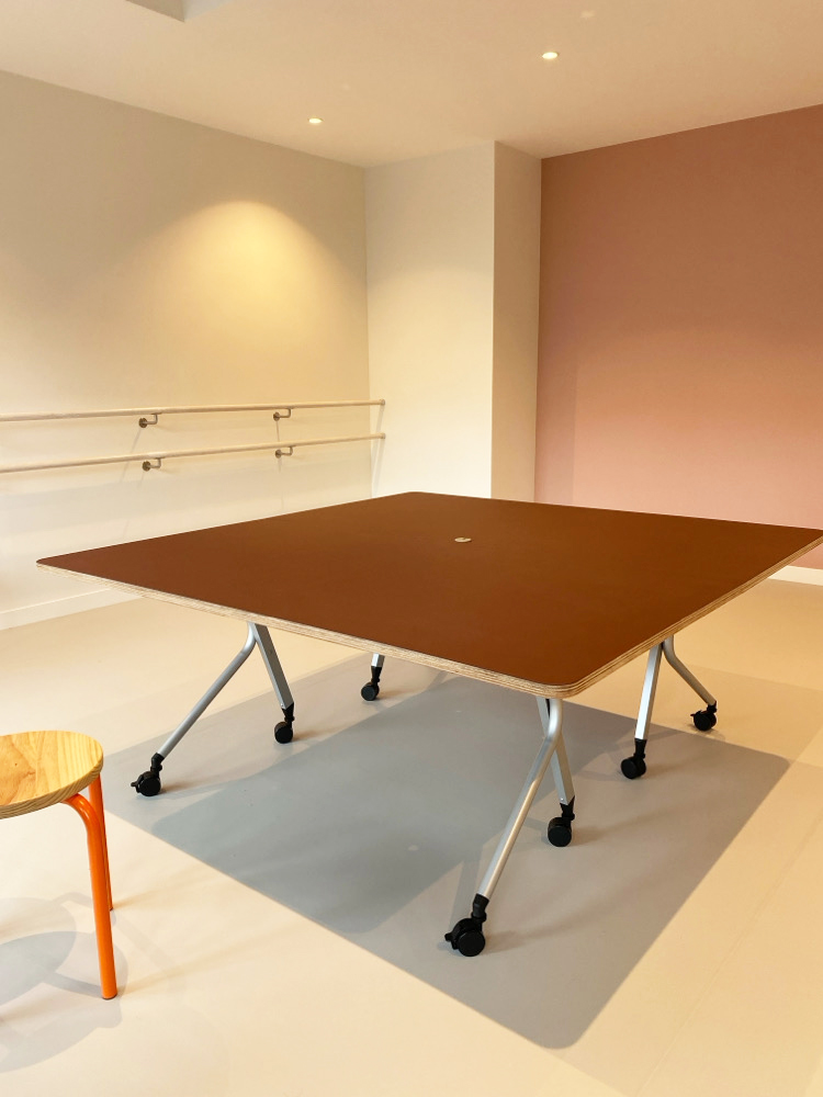 オーダー家具・キャスター付きのデスク／関西・大阪