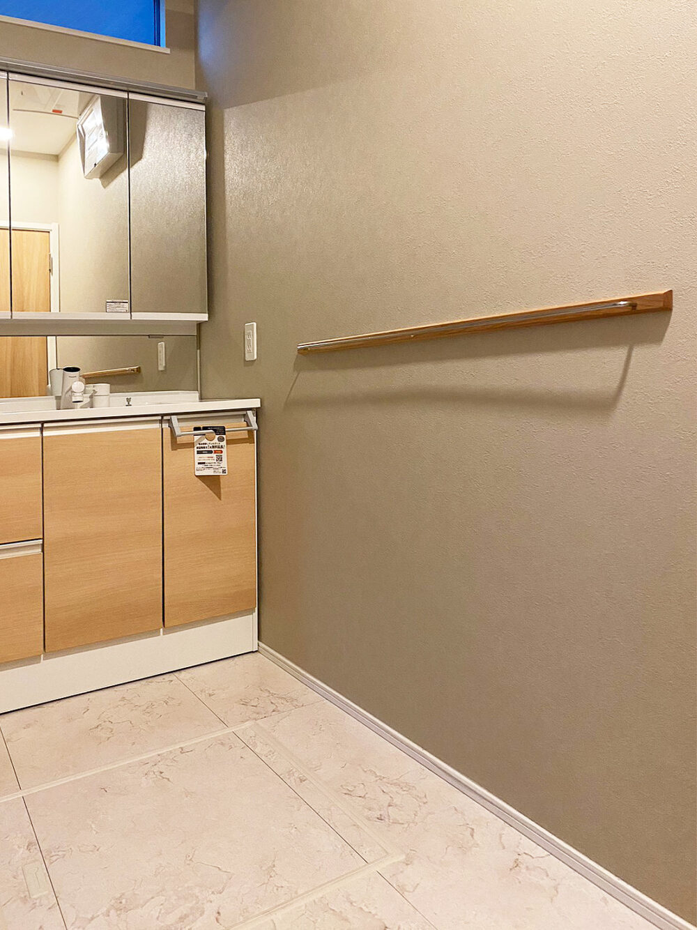 オーダー家具・オークのカップボード、洗面タオル掛け、トイレ棚/関東・東京