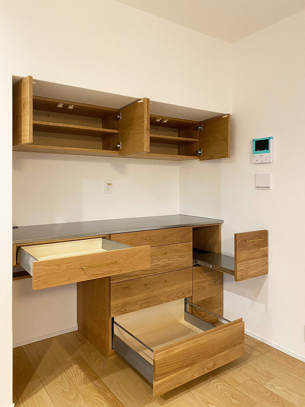 オーダー家具・オークのカップボード、洗面タオル掛け、トイレ棚/関東・東京