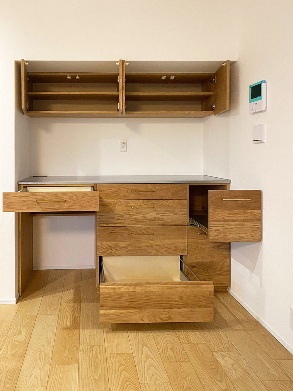 オーダー家具・オークのカップボード、洗面タオル掛け、トイレ棚/関東・東京