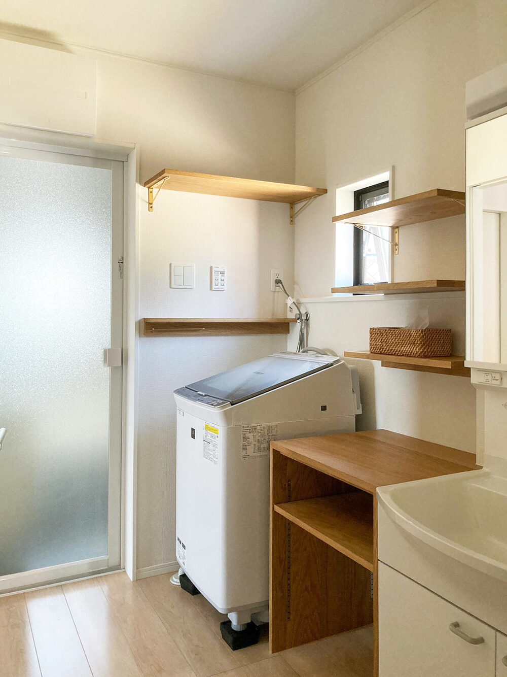 オーダー家具・オークの洗面周り収納、タオル掛け／関西・大阪