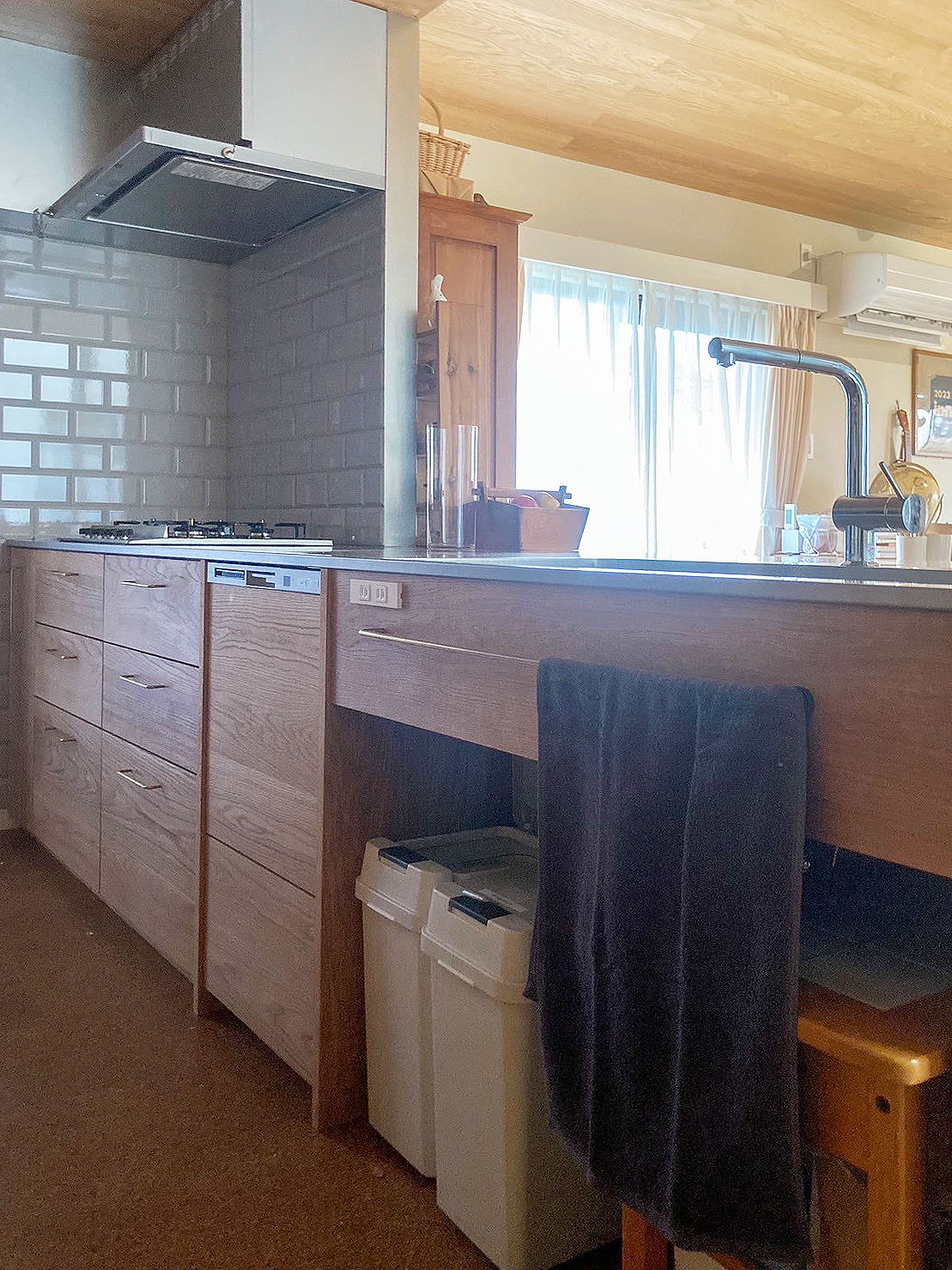 オーダー家具・オークのキッチン、カウンター下収納／関西・大阪