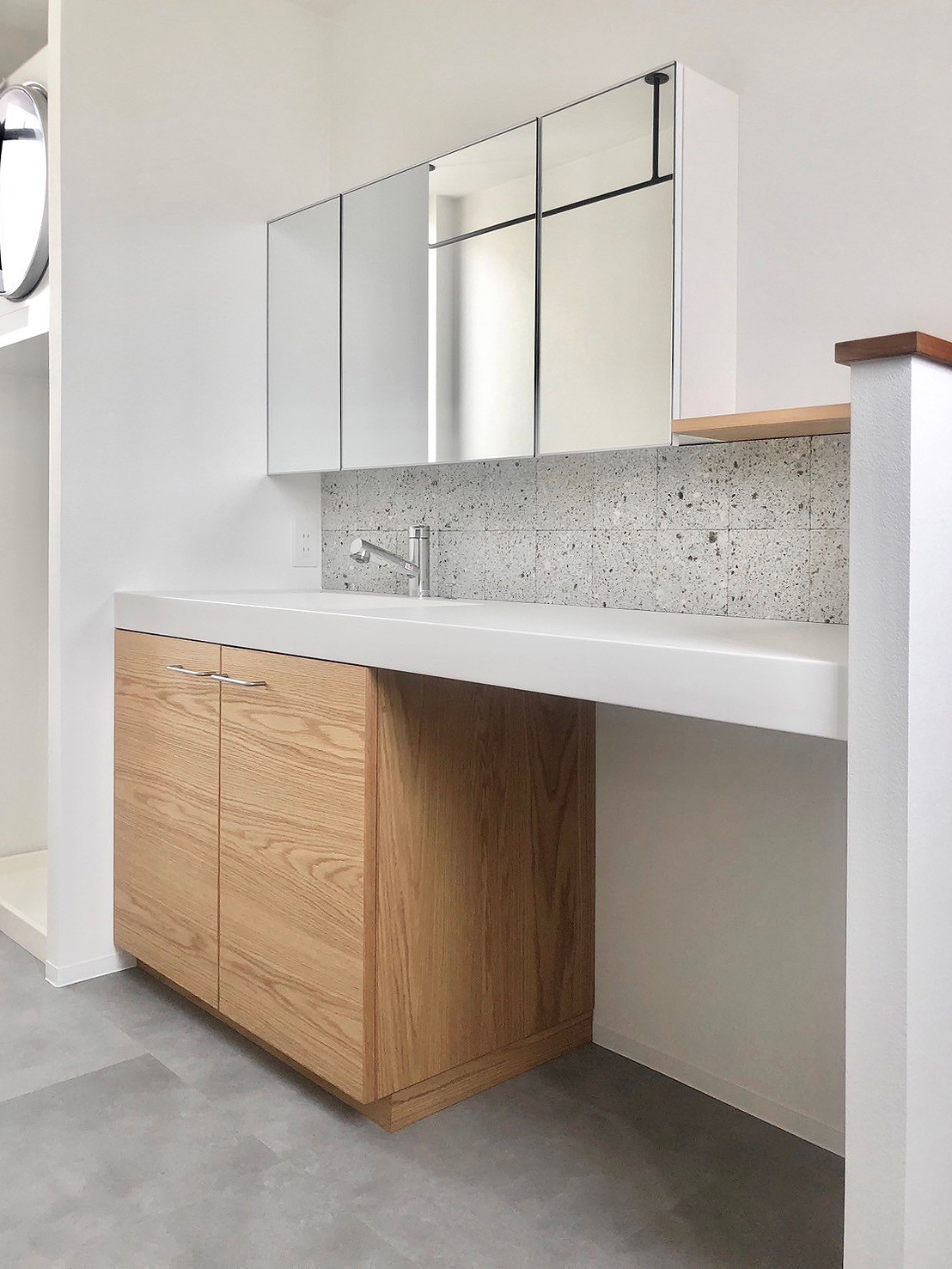 オーダー家具・オークの洗面台収納、飾り棚／関西・大阪