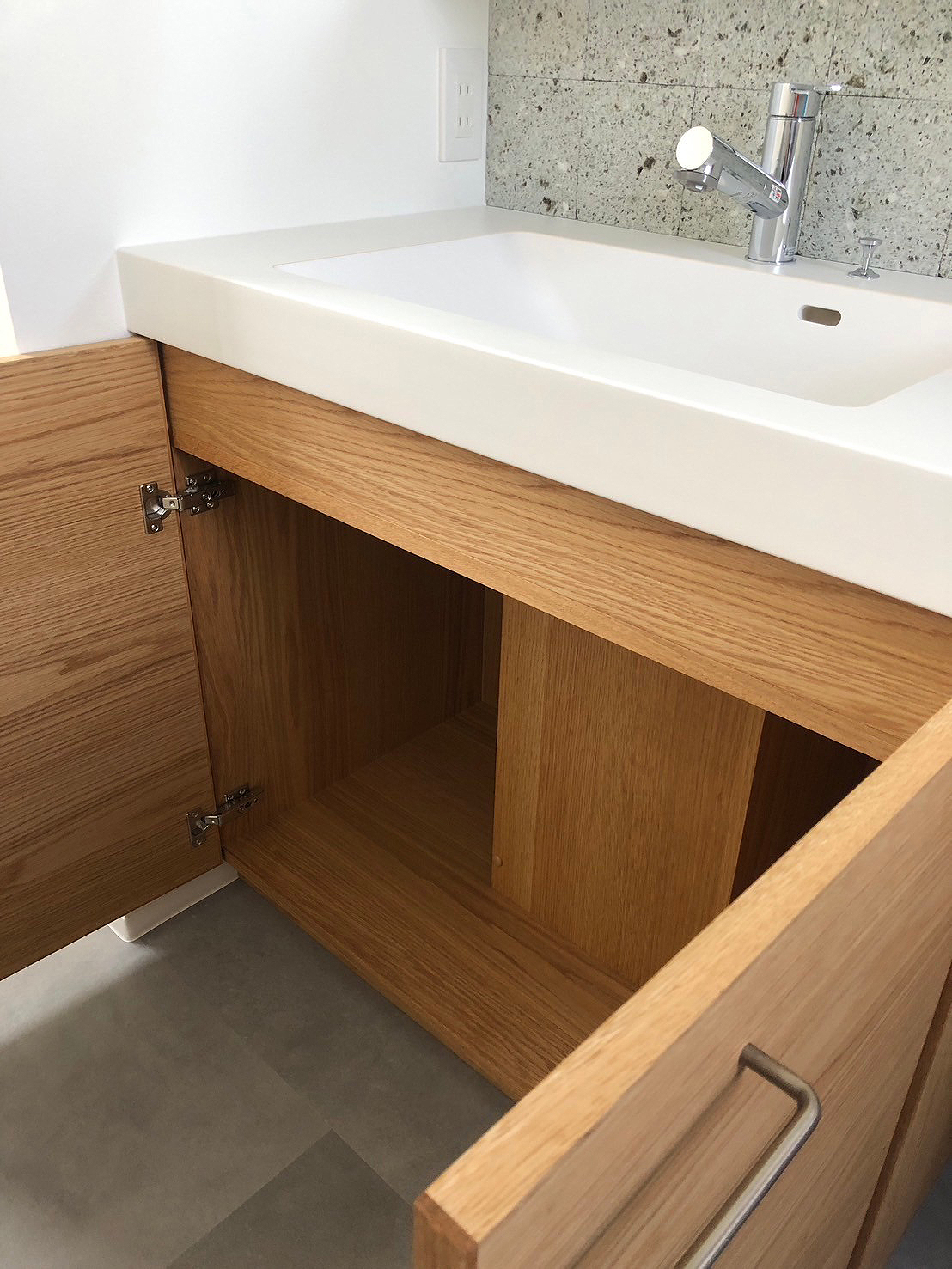 オーダー家具・オークの洗面台収納、飾り棚／関西・大阪