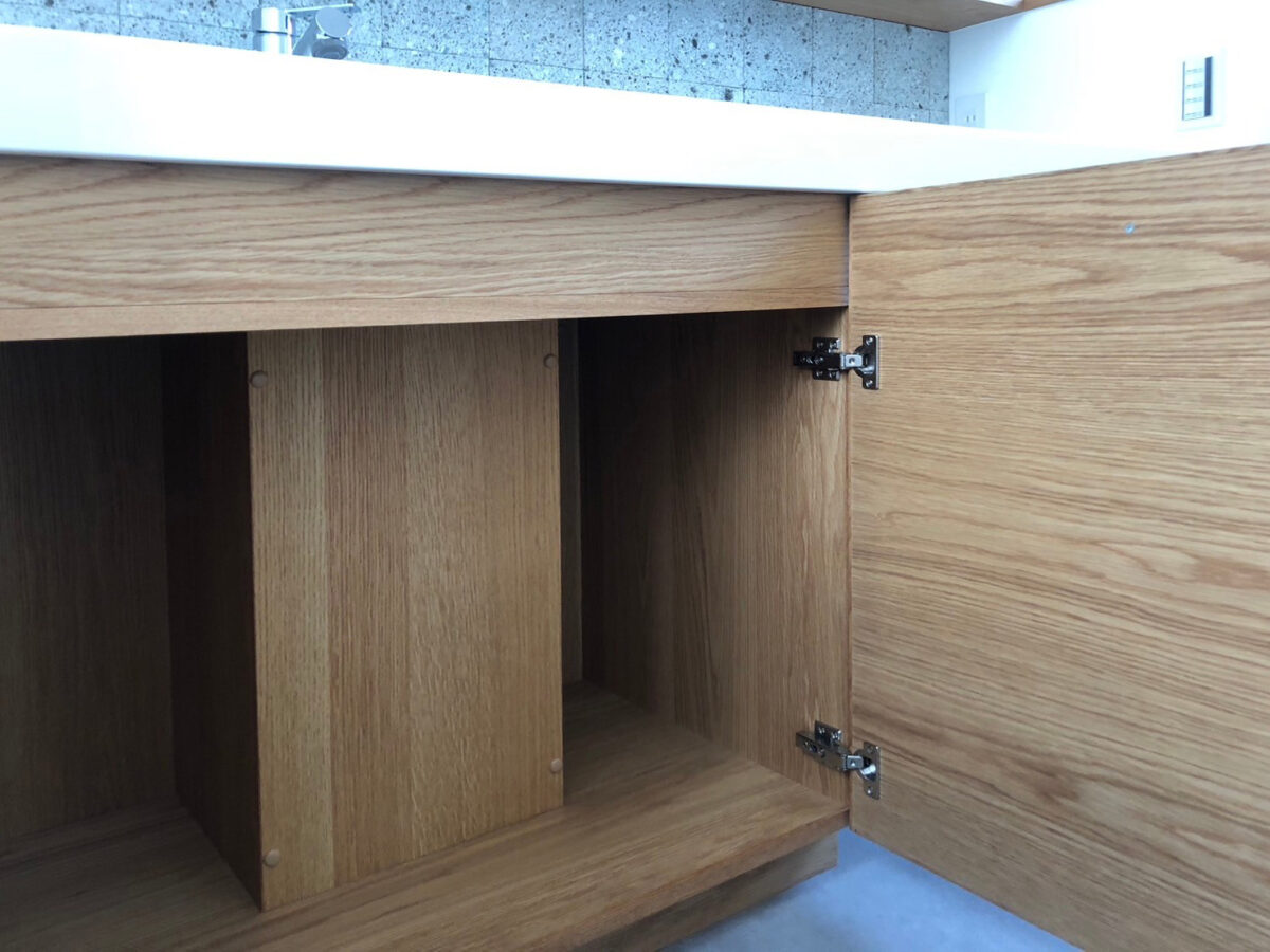 オーダー家具・オークの洗面台収納、飾り棚／関西・大阪