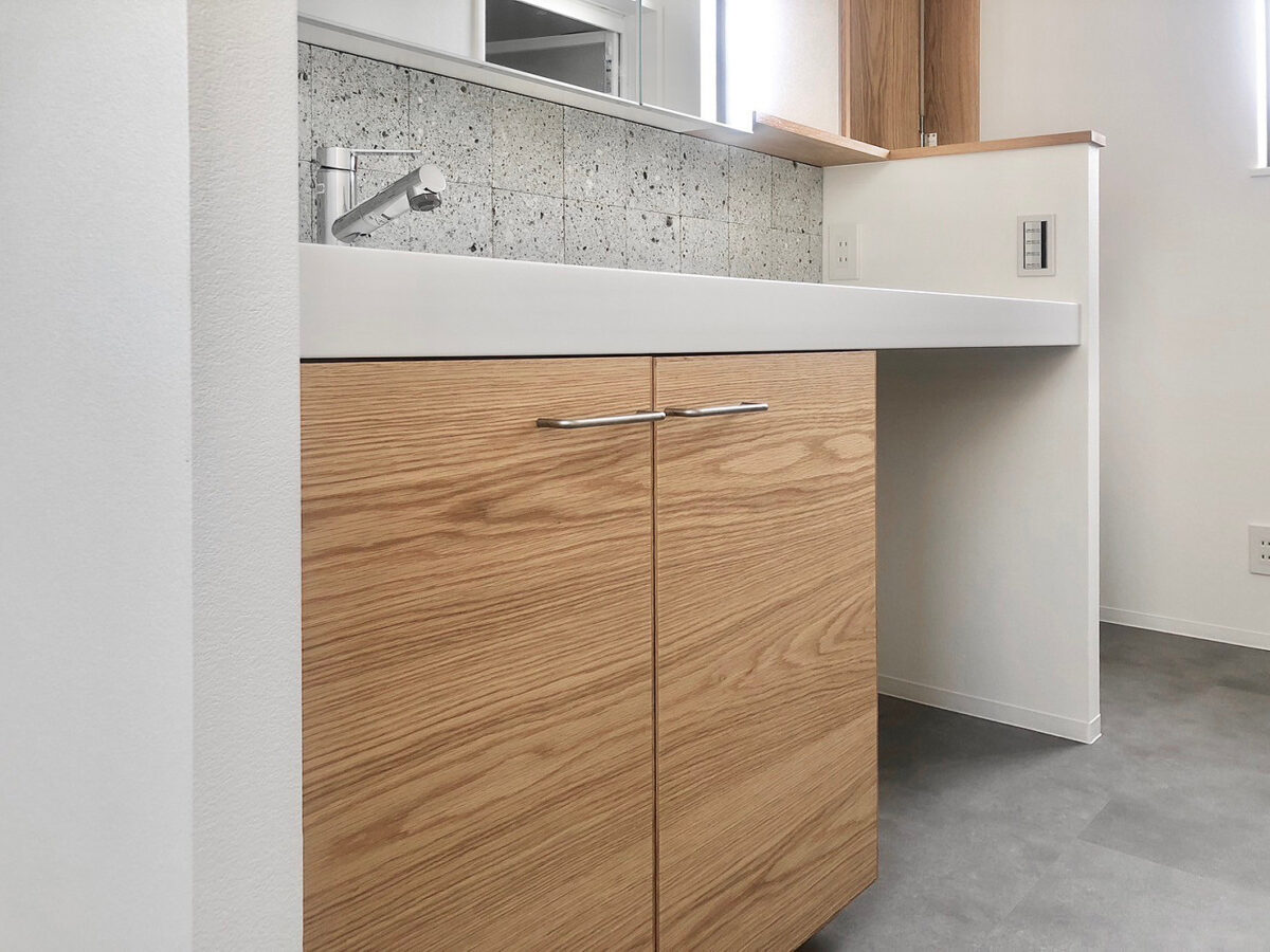 オーダー家具・オークの洗面台収納、飾り棚／関西・大阪